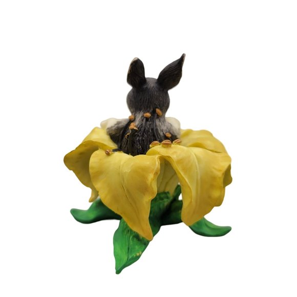Charming Tails Figurine Binkey In A Lily Rabbit in Flower 89/305 Silvestri - Picture 4 of 9